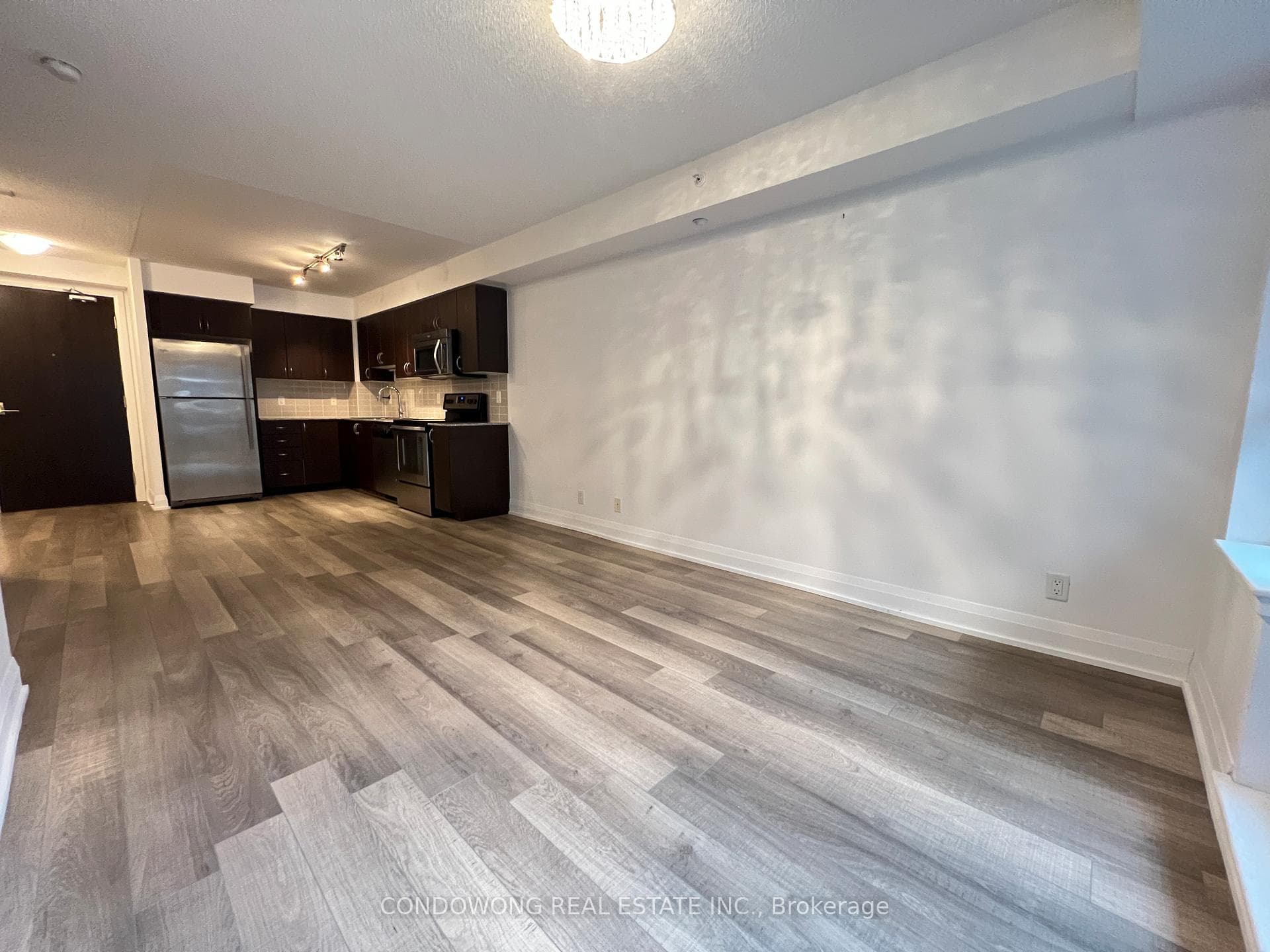372 Highway 7 Avenue Unit 218 photo 4
