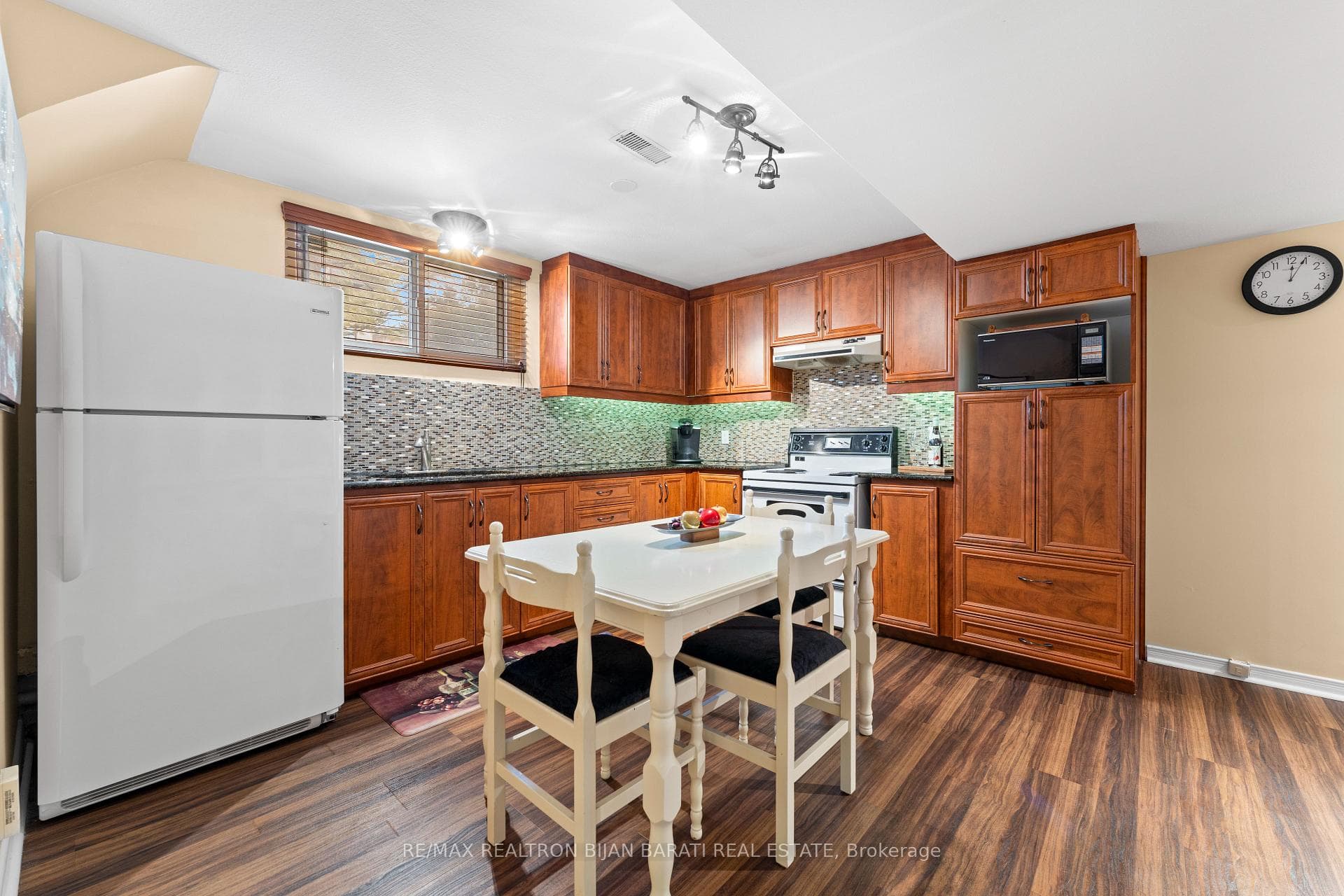 276 Kingsdale Avenue photo 22