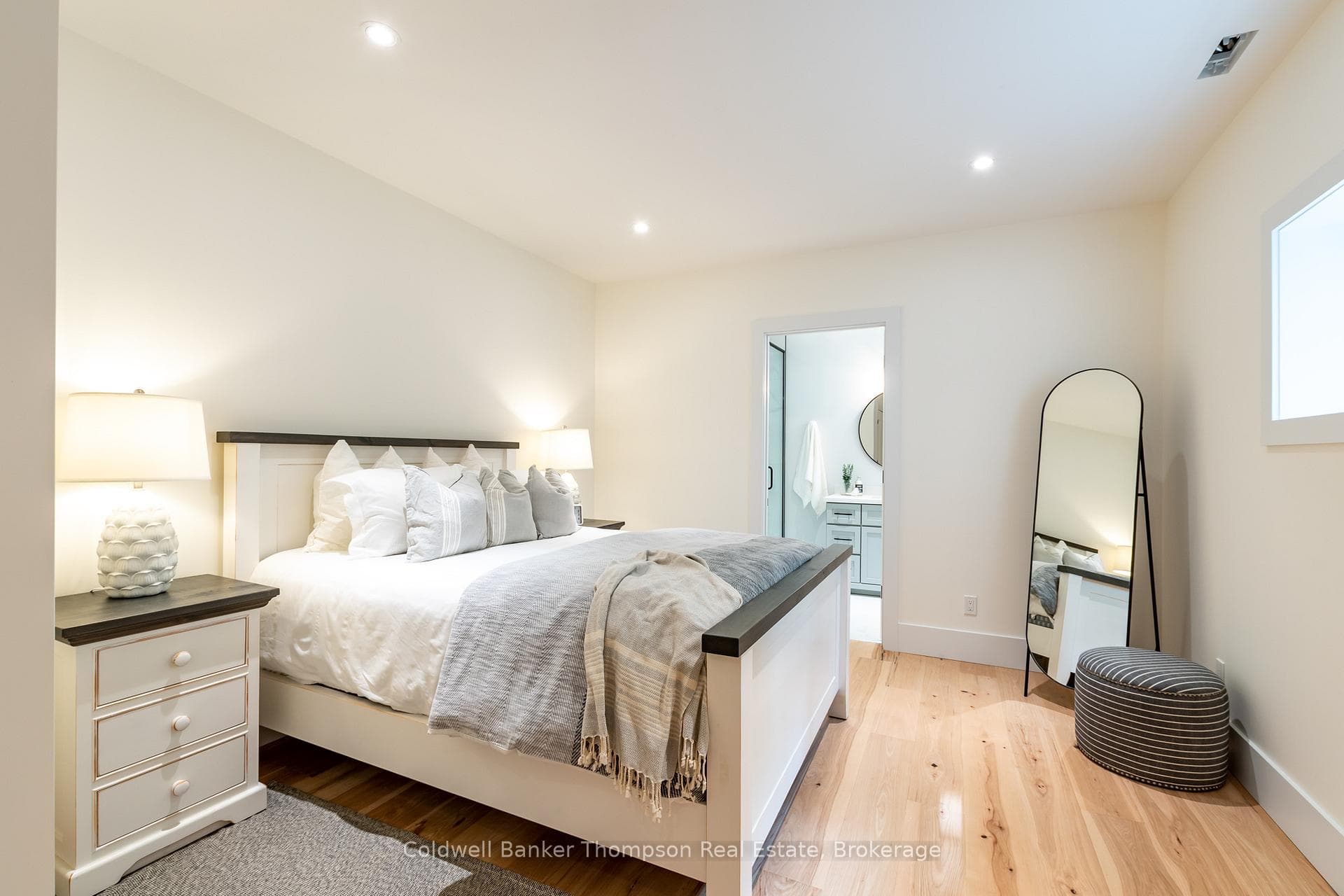 29 ST GEORGES Court photo 35