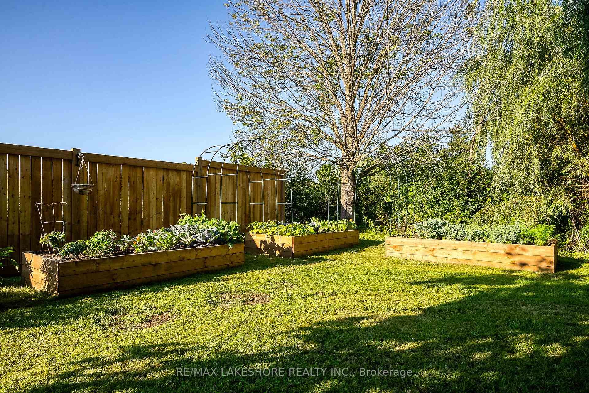 2555 TELEVISION Road photo 31