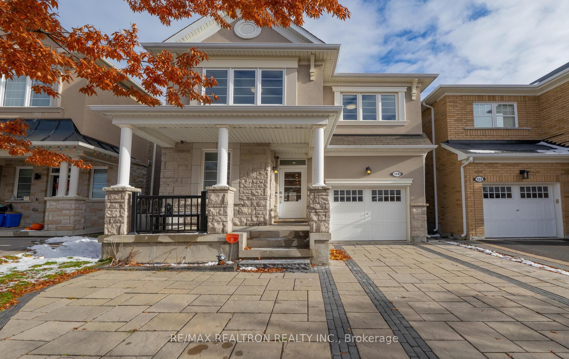128 Buckle Crescent photo 1