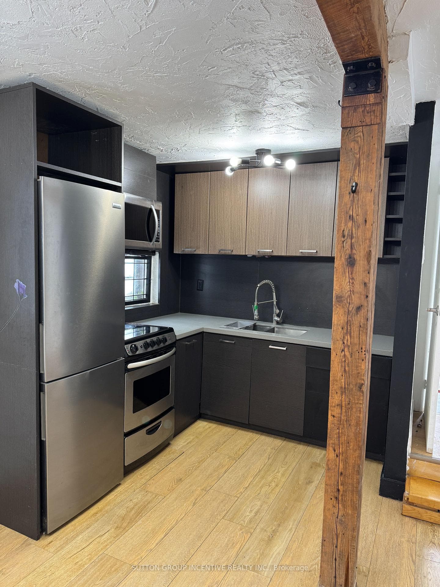 233 Ellerslie Avenue Unit Lower 2 photo 2