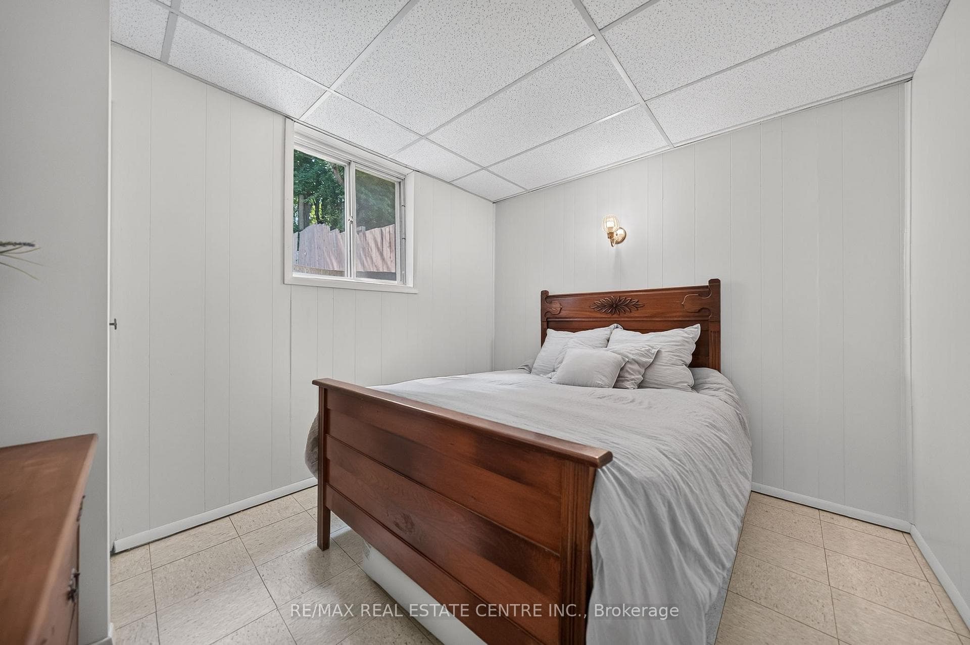 120 Arrowhead Crescent photo 32