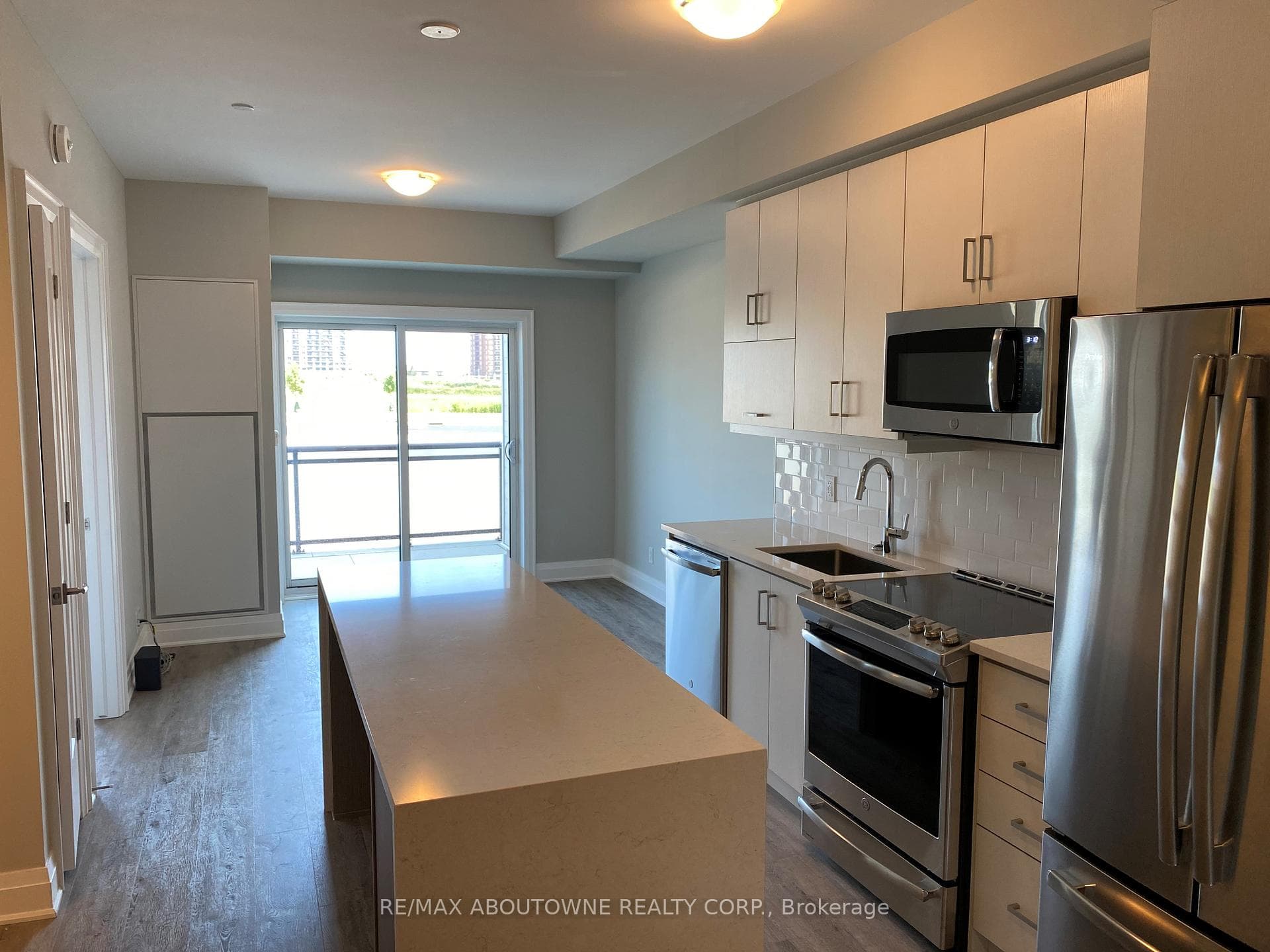128 GROVEWOOD Common Unit 117 photo 6