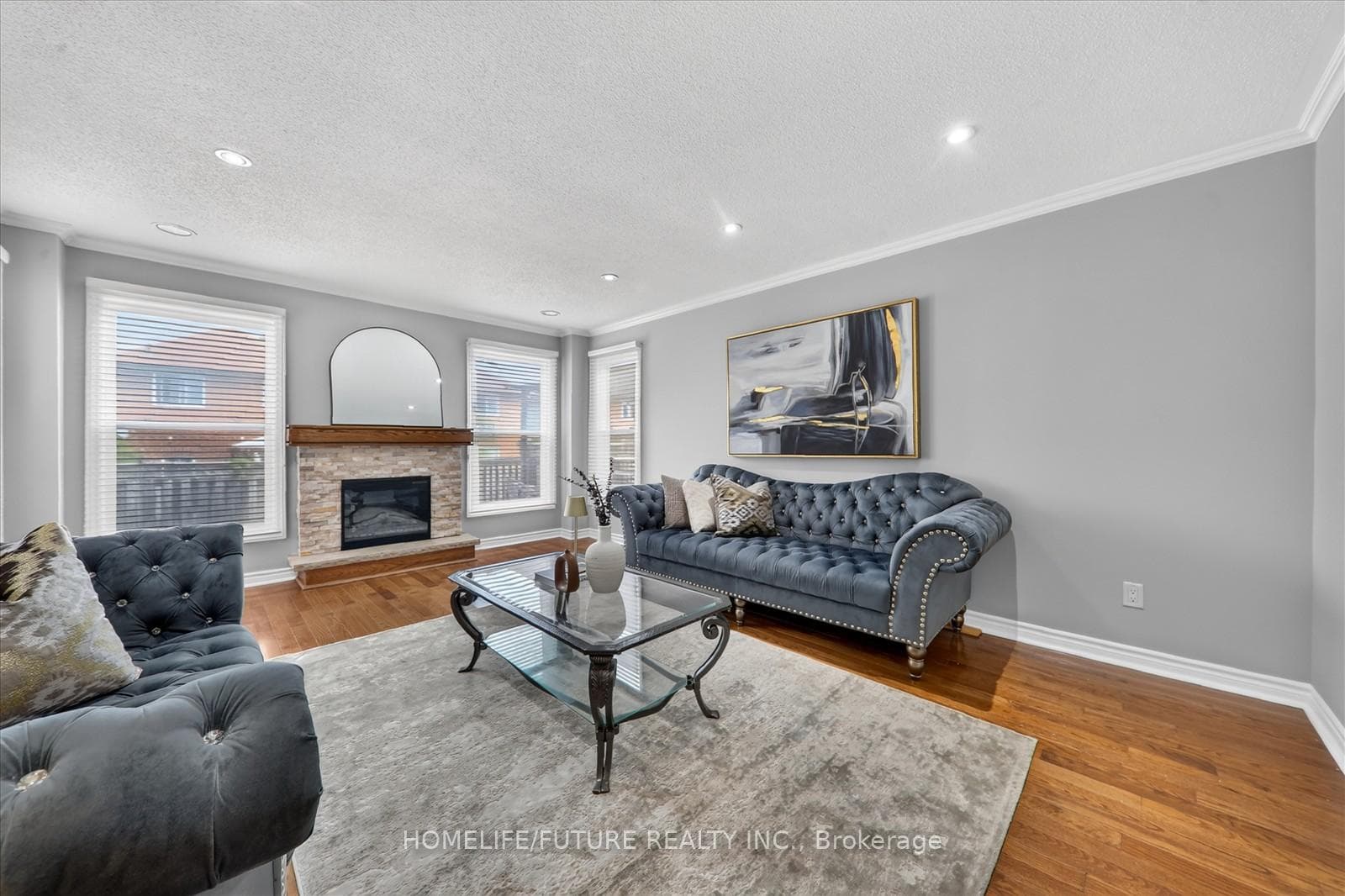1580 Heathside Crescent photo 13