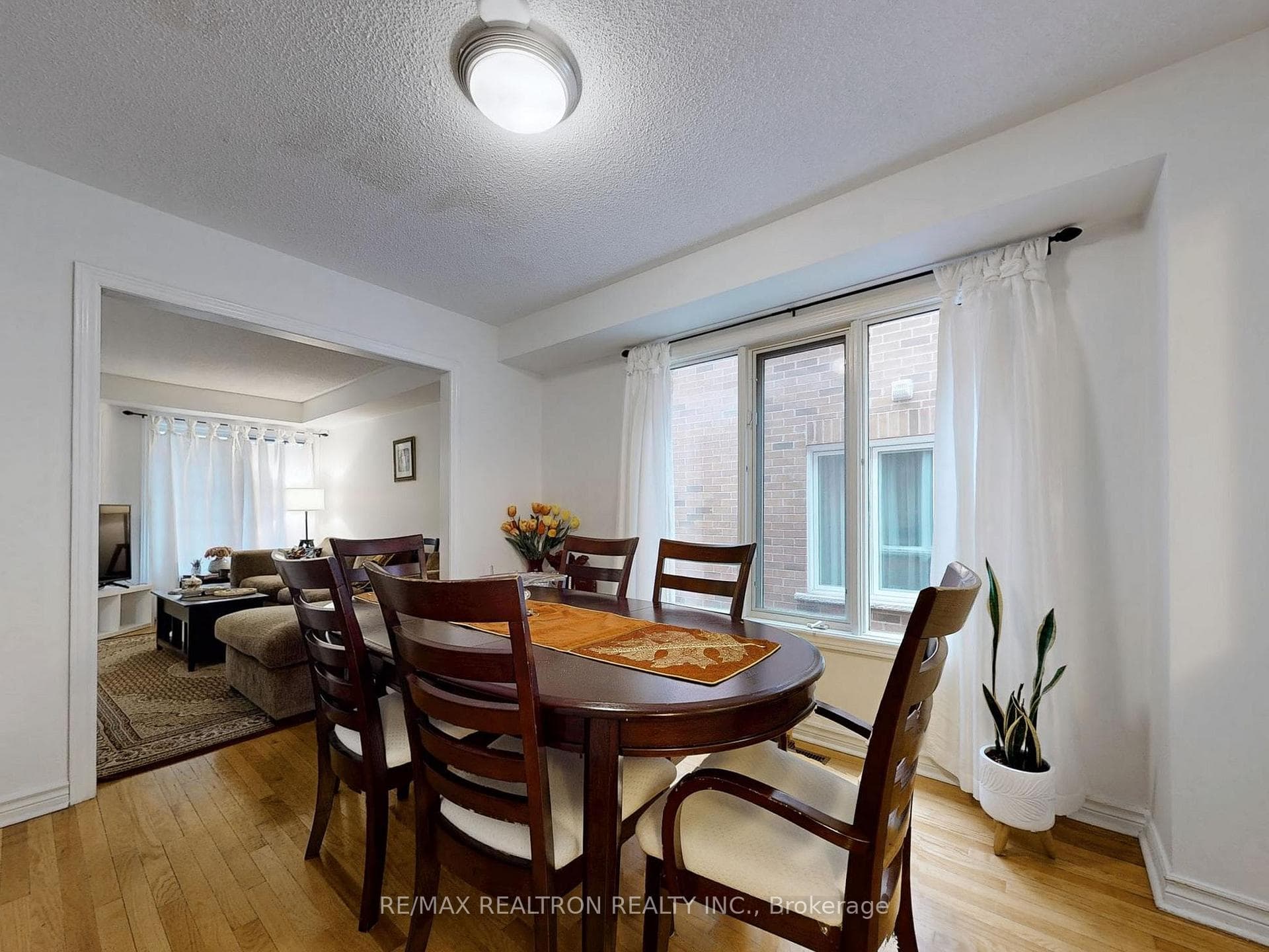 99 Widdifield Avenue photo 3