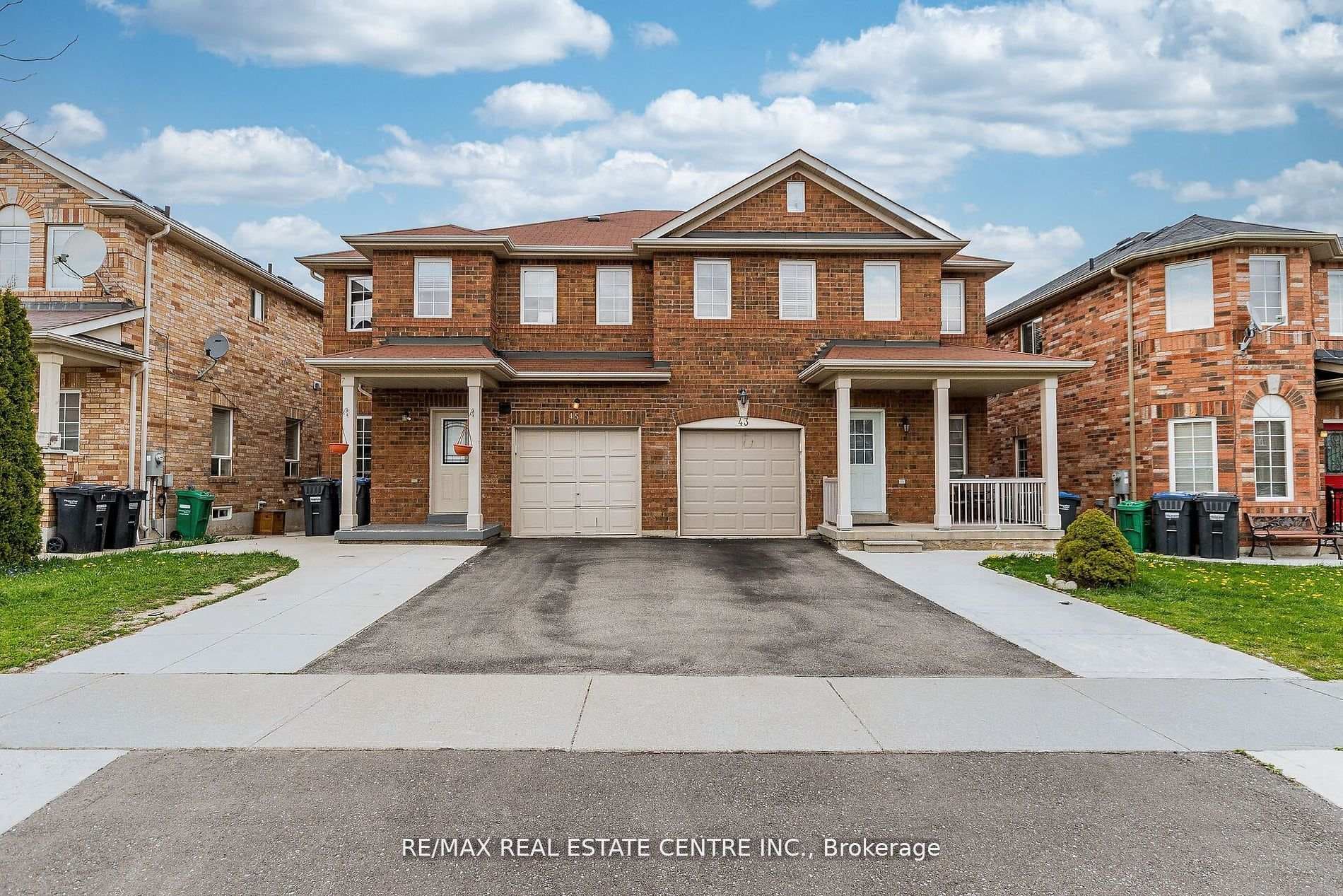 45 Commodore Drive photo 2