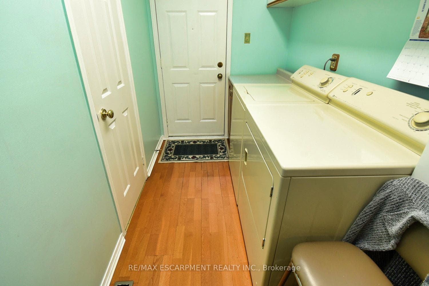 54 Ramsden Drive photo 32