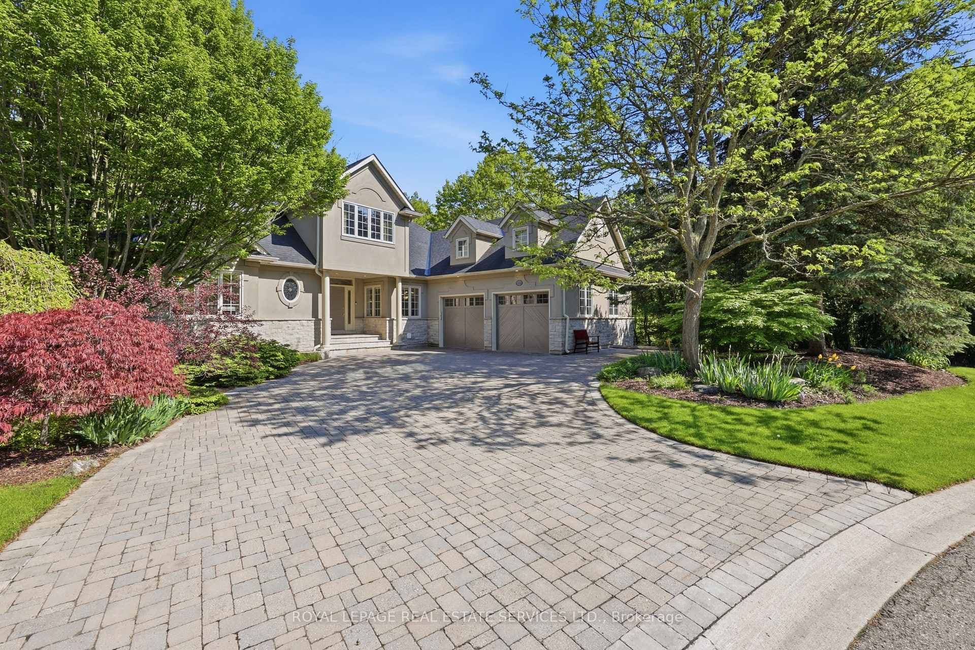 Luxury Living in an Exclusive Enclave!