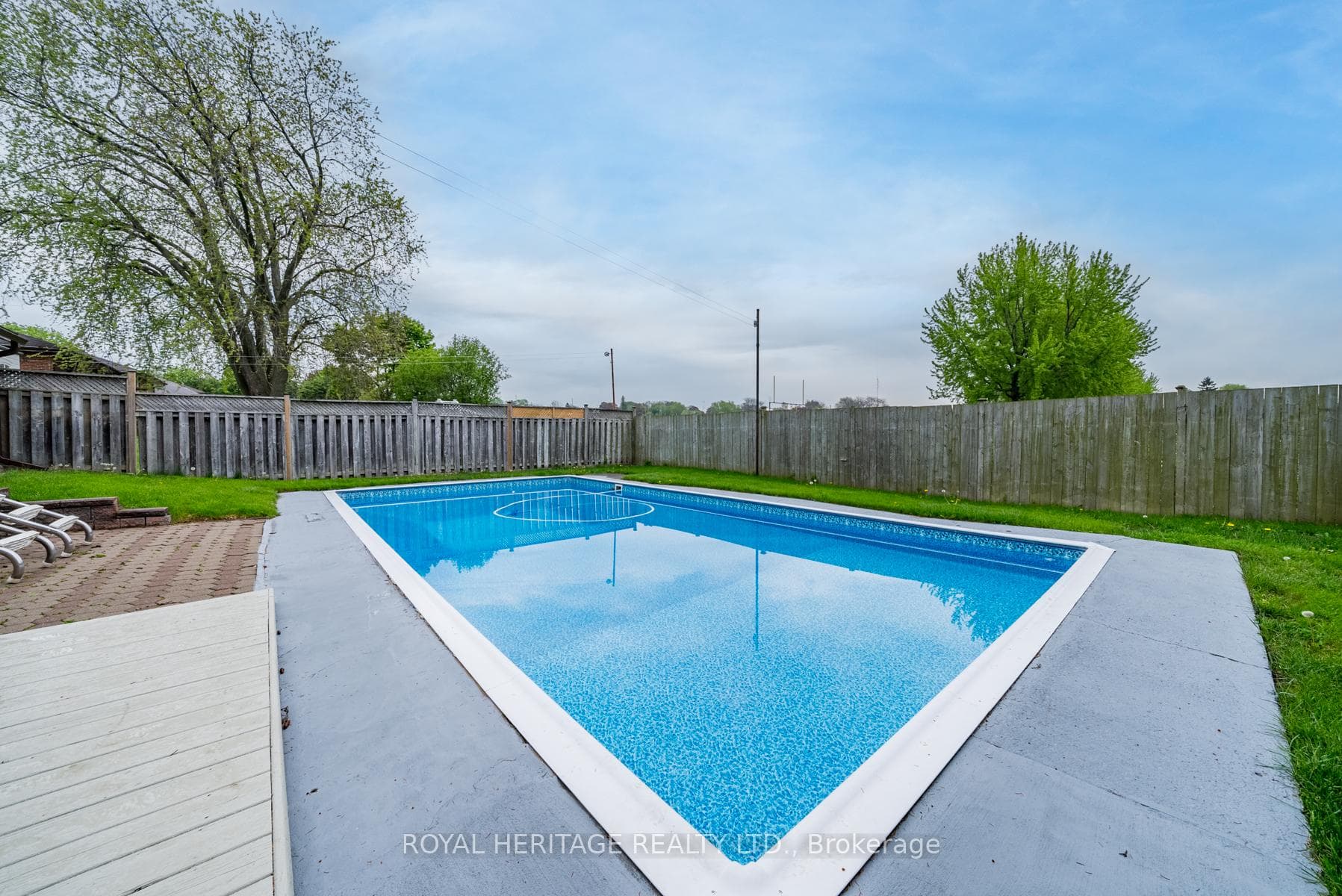 717 Newman Crescent photo 38