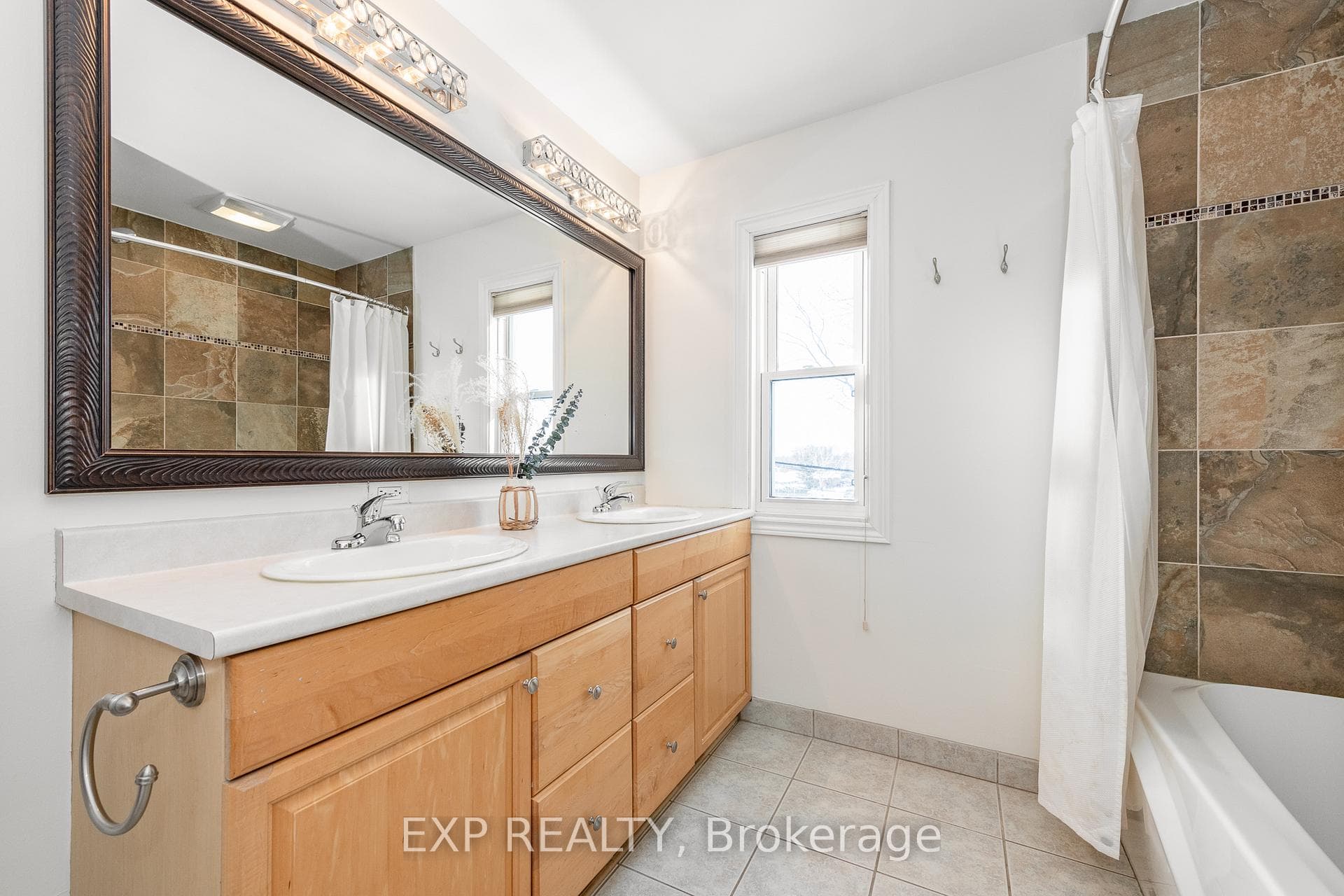 524 Wolffdale Crescent photo 29