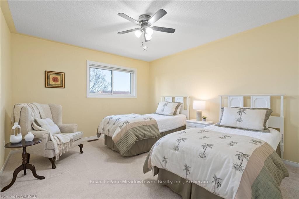 40 HEPBURN Crescent photo 33
