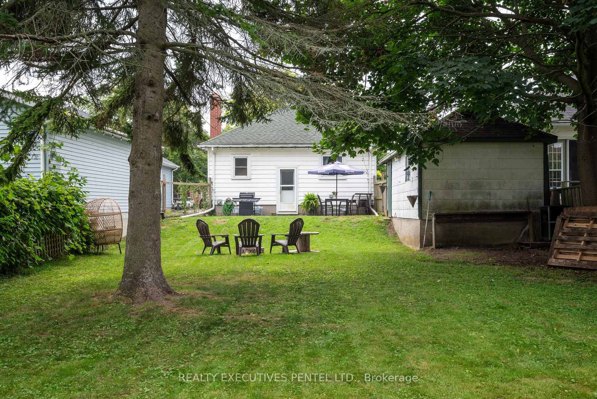 142 University Avenue photo 32