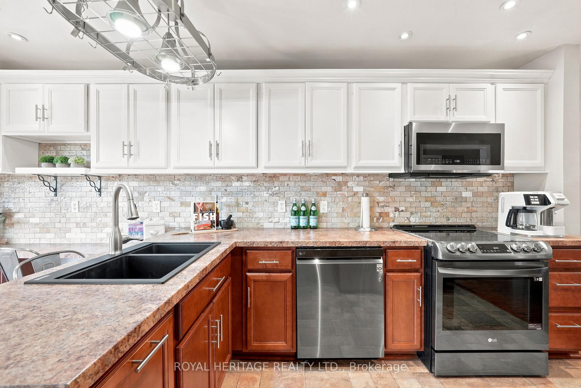 689 Pascoe Court photo 13