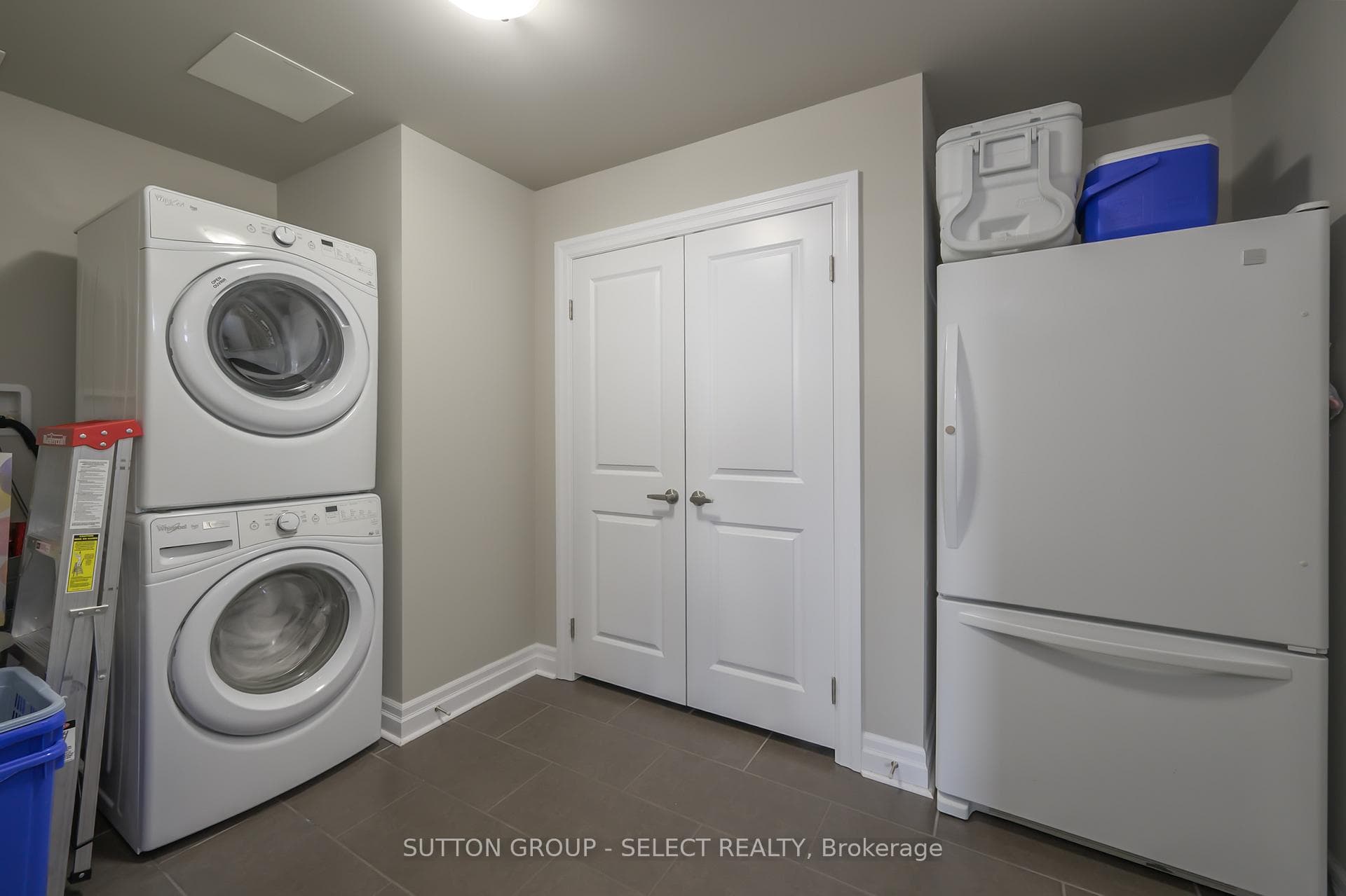 240 Villagewalk Boulevard Unit 809 photo 27
