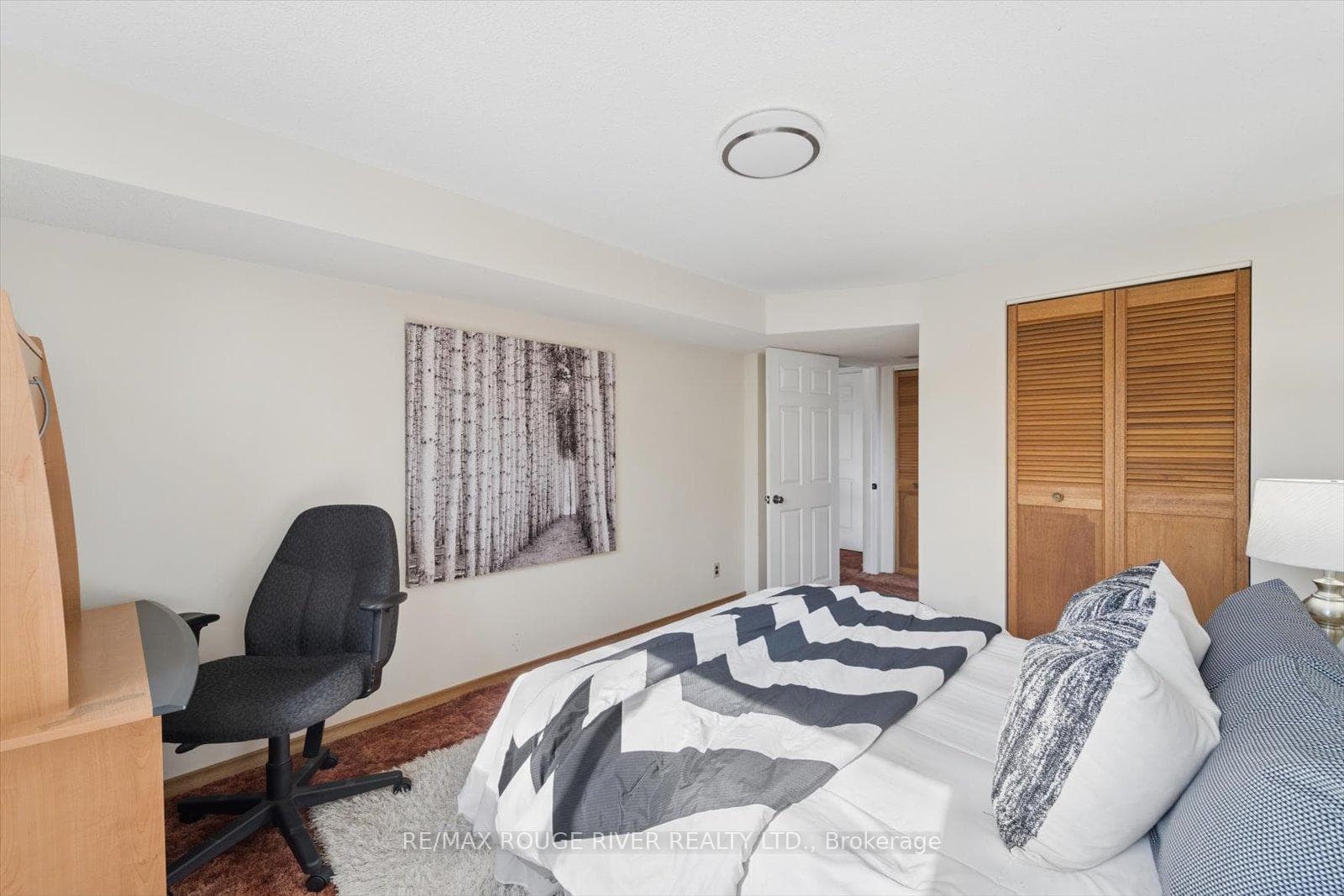 672 Pleasant Street photo 32