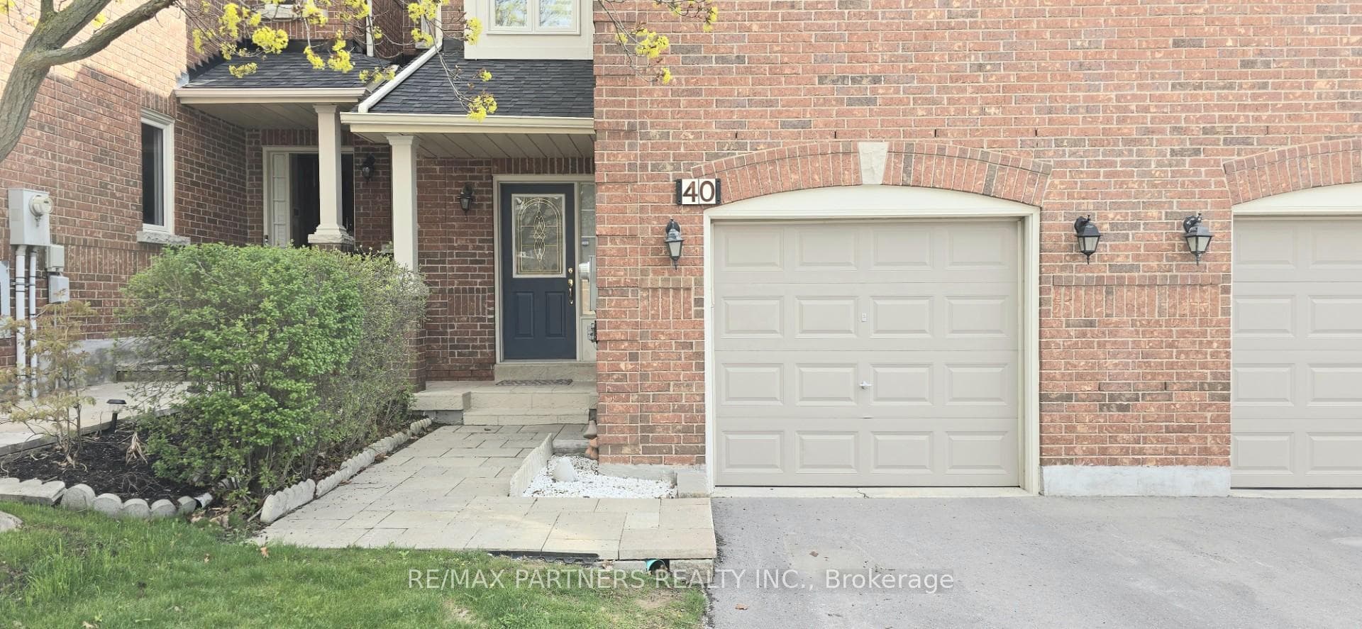 255 Shaftsbury Avenue Unit 40 photo 1