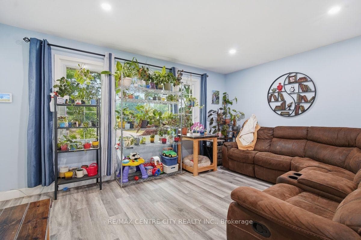 1199 Jalna Boulevard photo 7