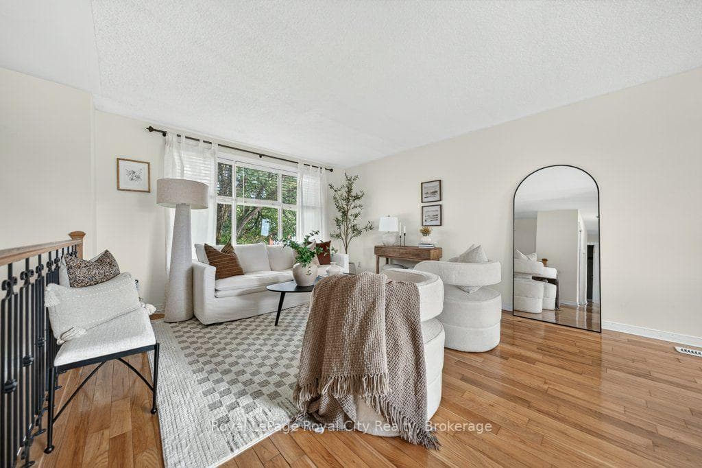 18 Springdale Boulevard photo 5