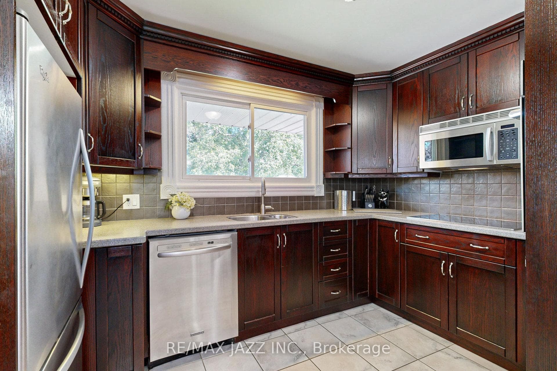 888 Walnut Court photo 9