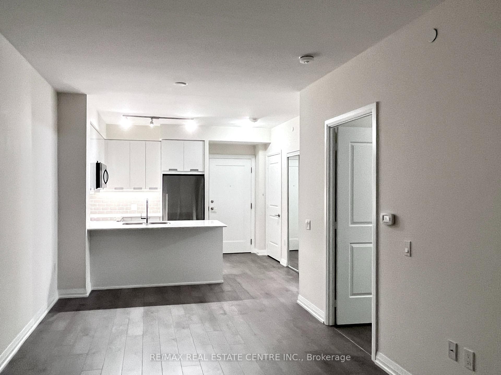 35 Watergarden Drive Unit 1715 photo 12