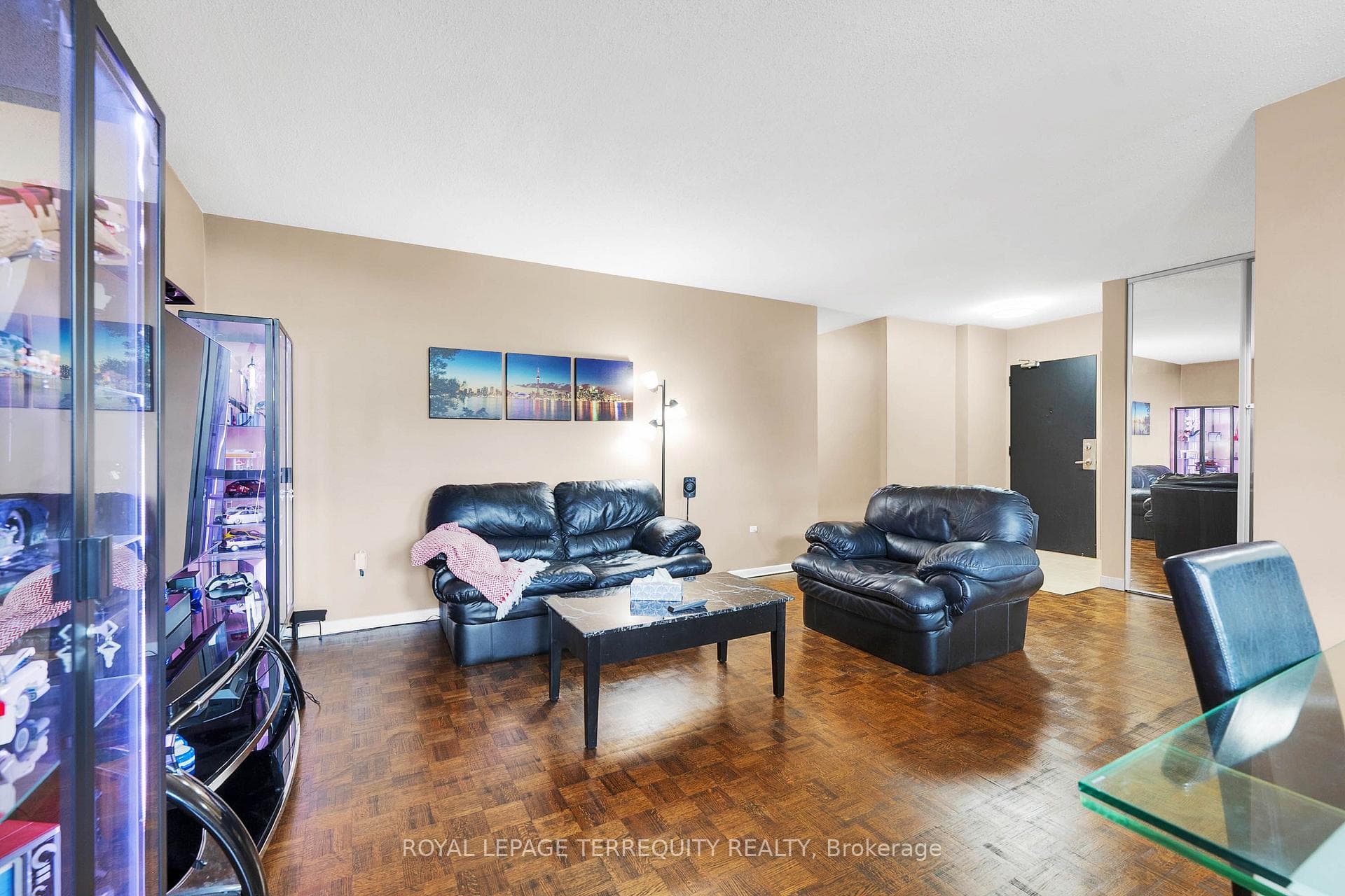 180 Markham Road Unit 816 photo 10