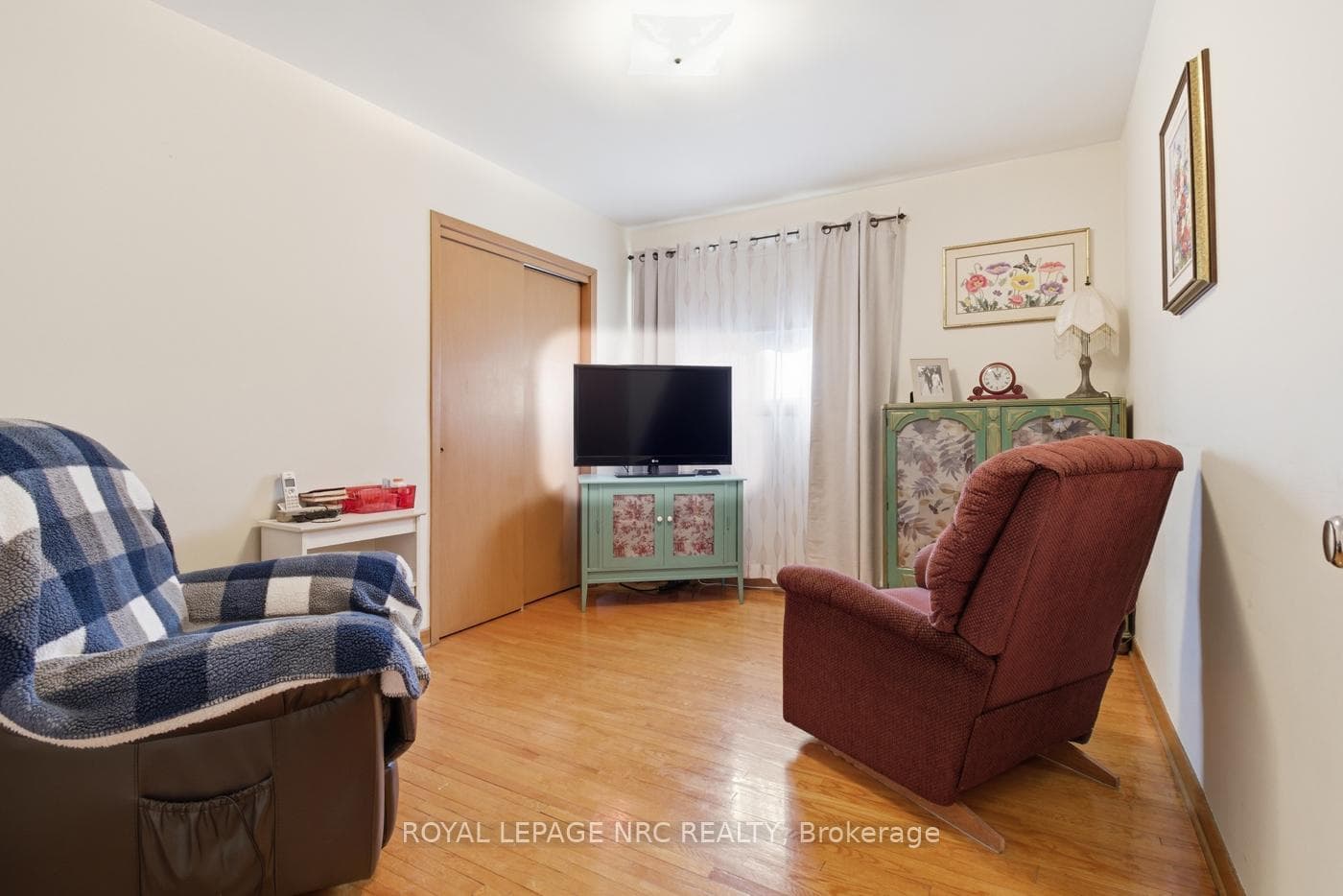 122 Wellington Street photo 19
