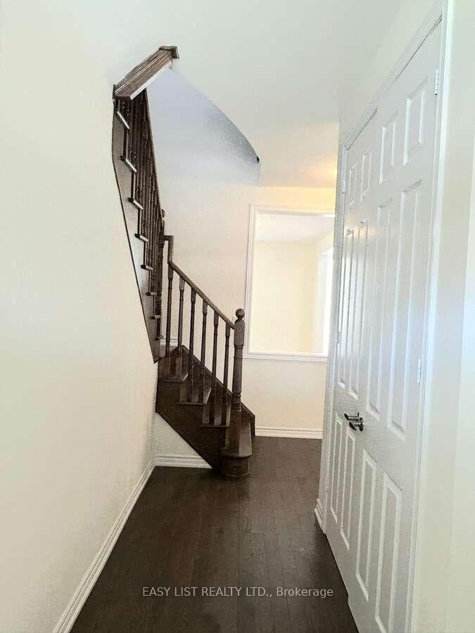 37 Royal Fern Crescent photo 5