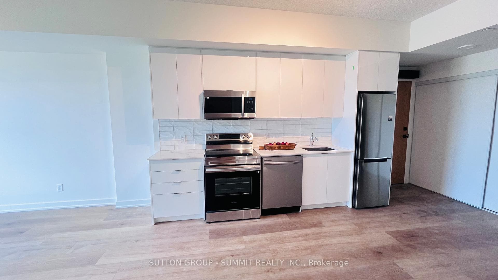 33 ERIE Avenue Unit 402 photo 20
