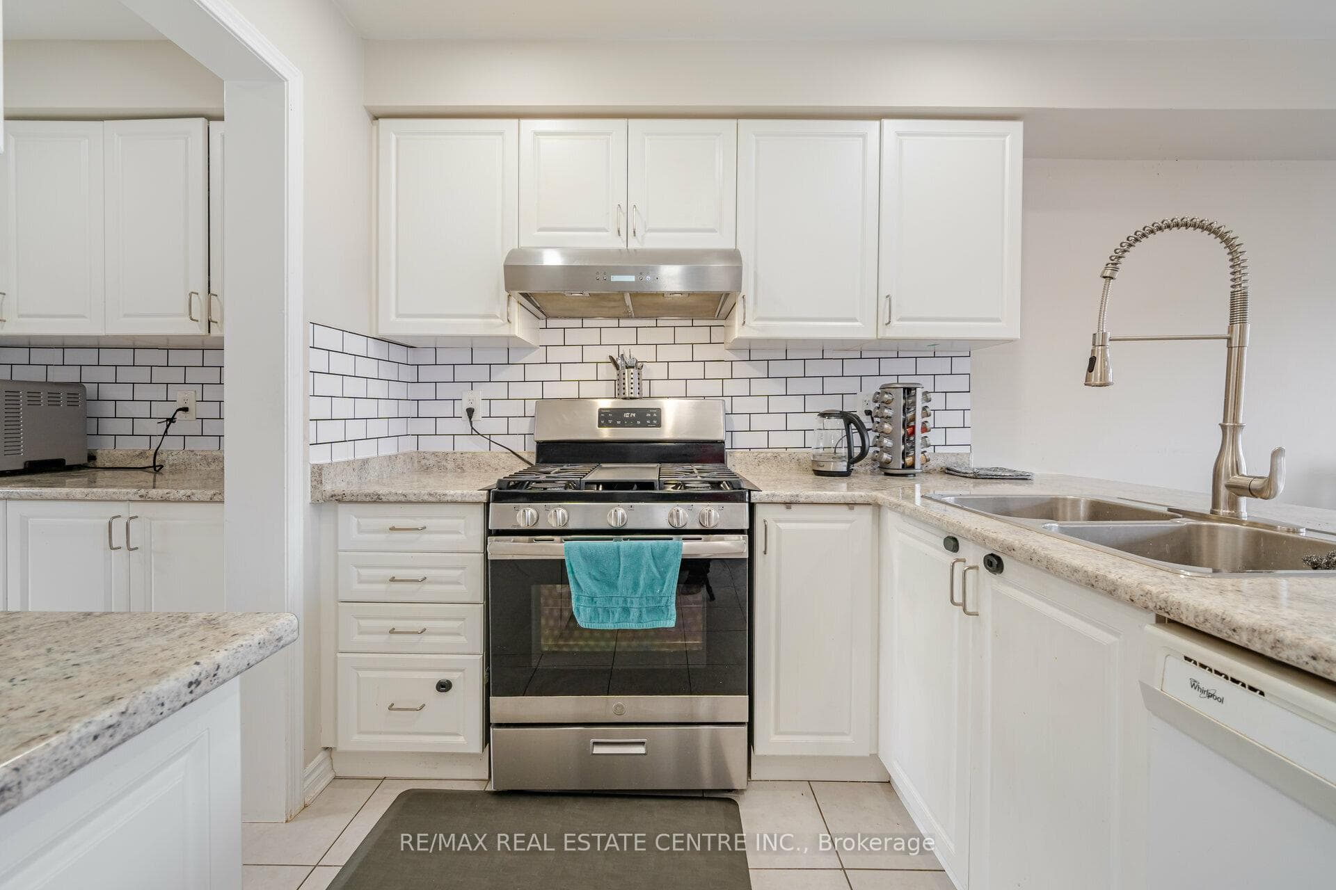 63 Bannister Crescent photo 20