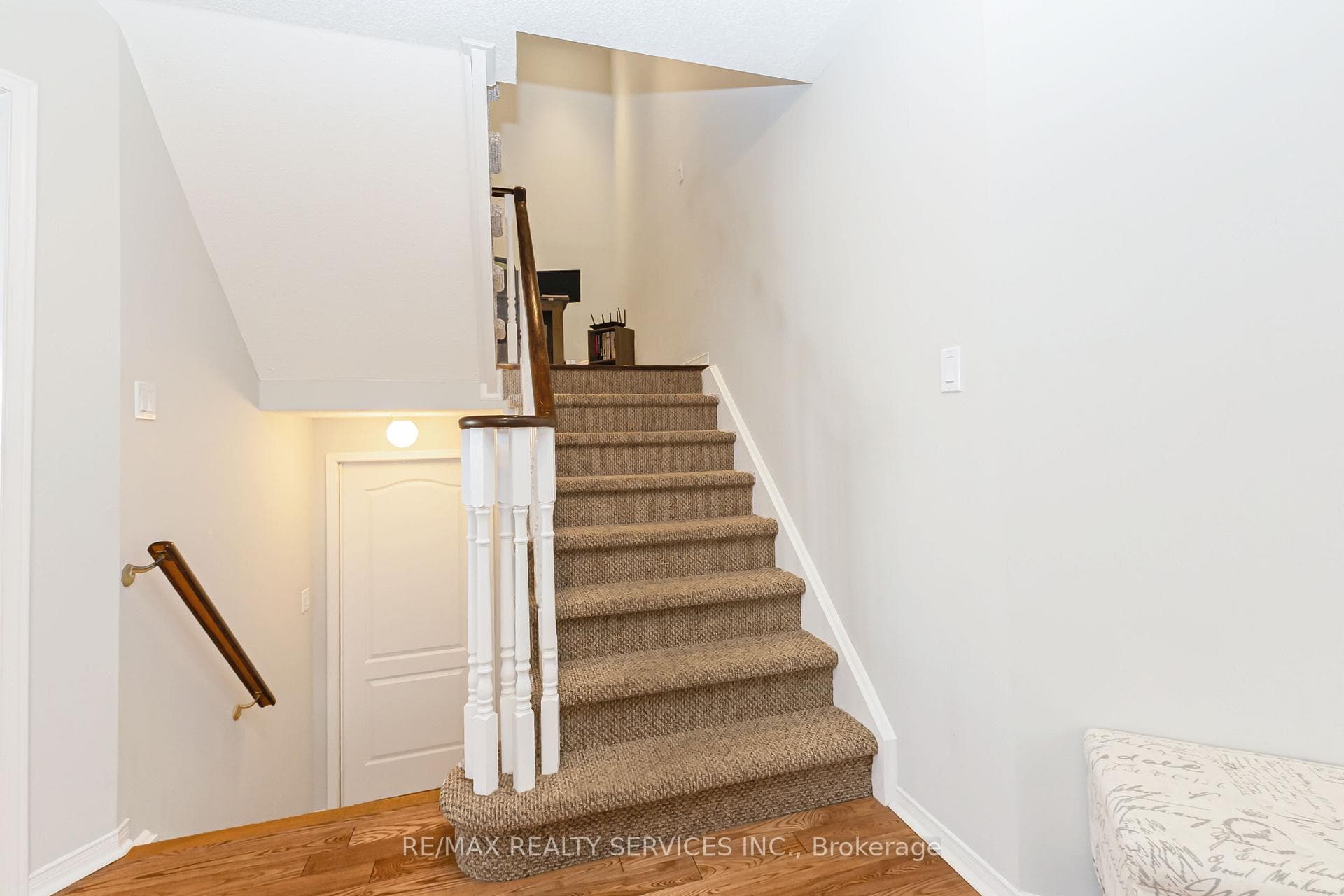 295 Queen Mary Drive photo 23