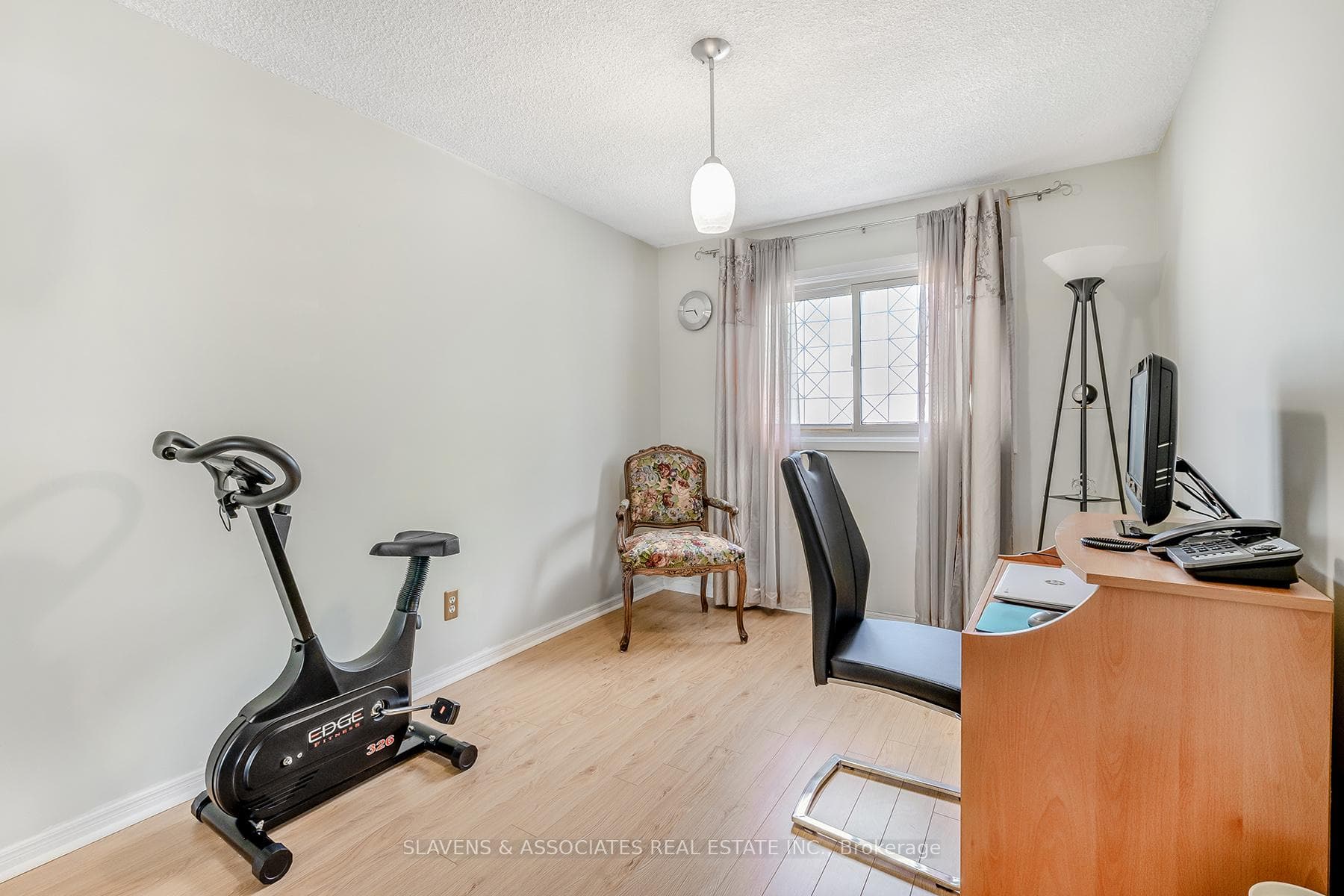 1051 Sandhurst Circle Unit 12 photo 18