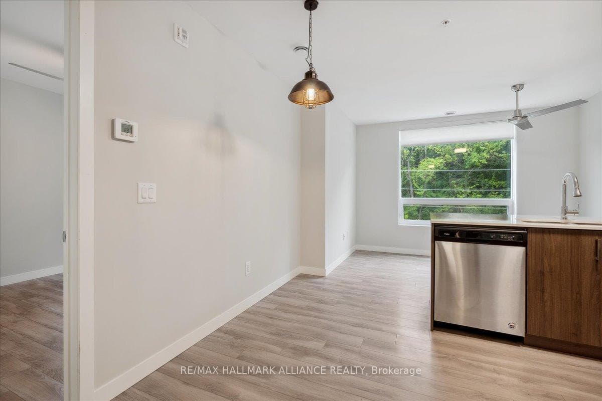 479 Charlton Avenue Unit 402 photo 12