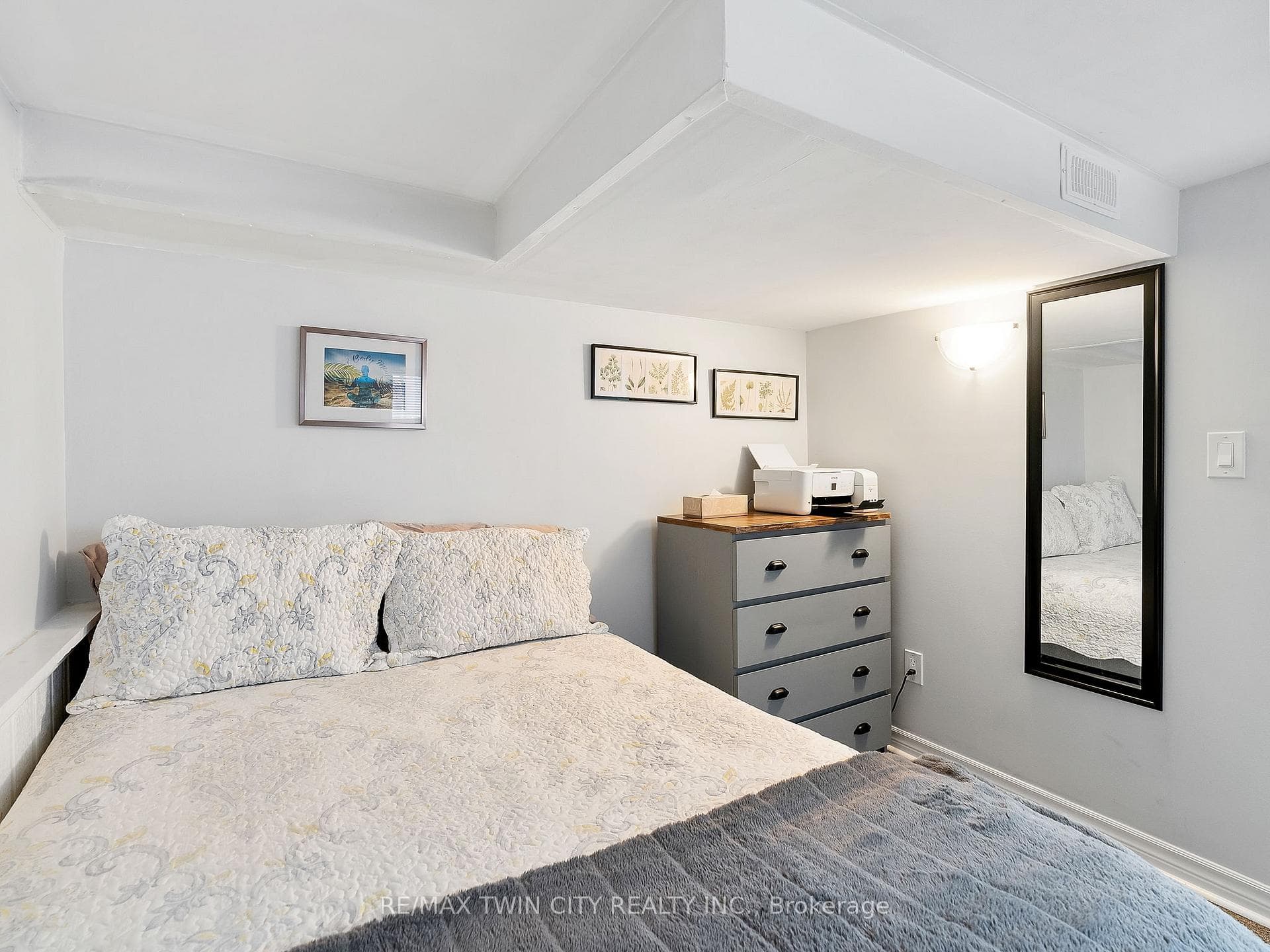 211 East 18th Street photo 27