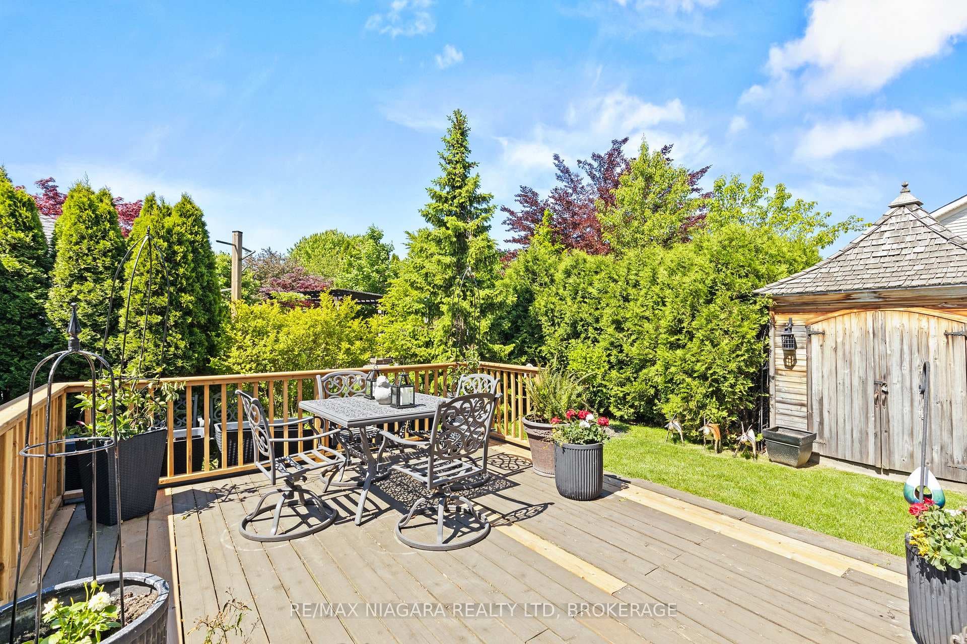 611 Victoria Street photo 5