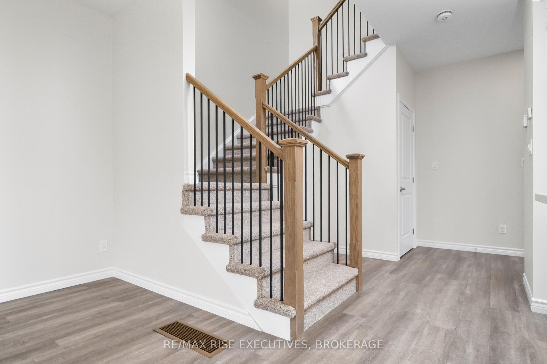 2699 DELMAR Street photo 16