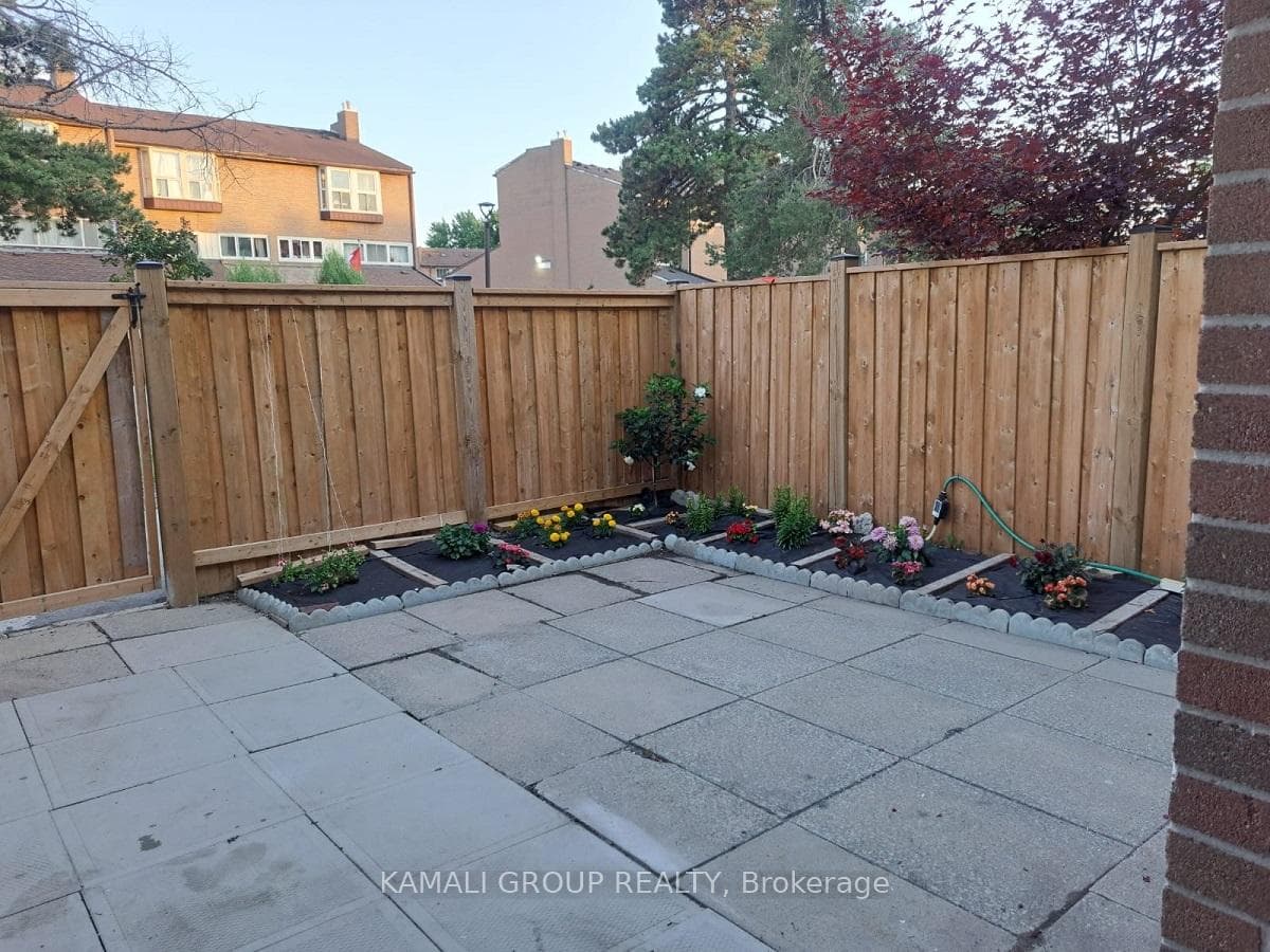 262 John Garland Boulevard photo 34