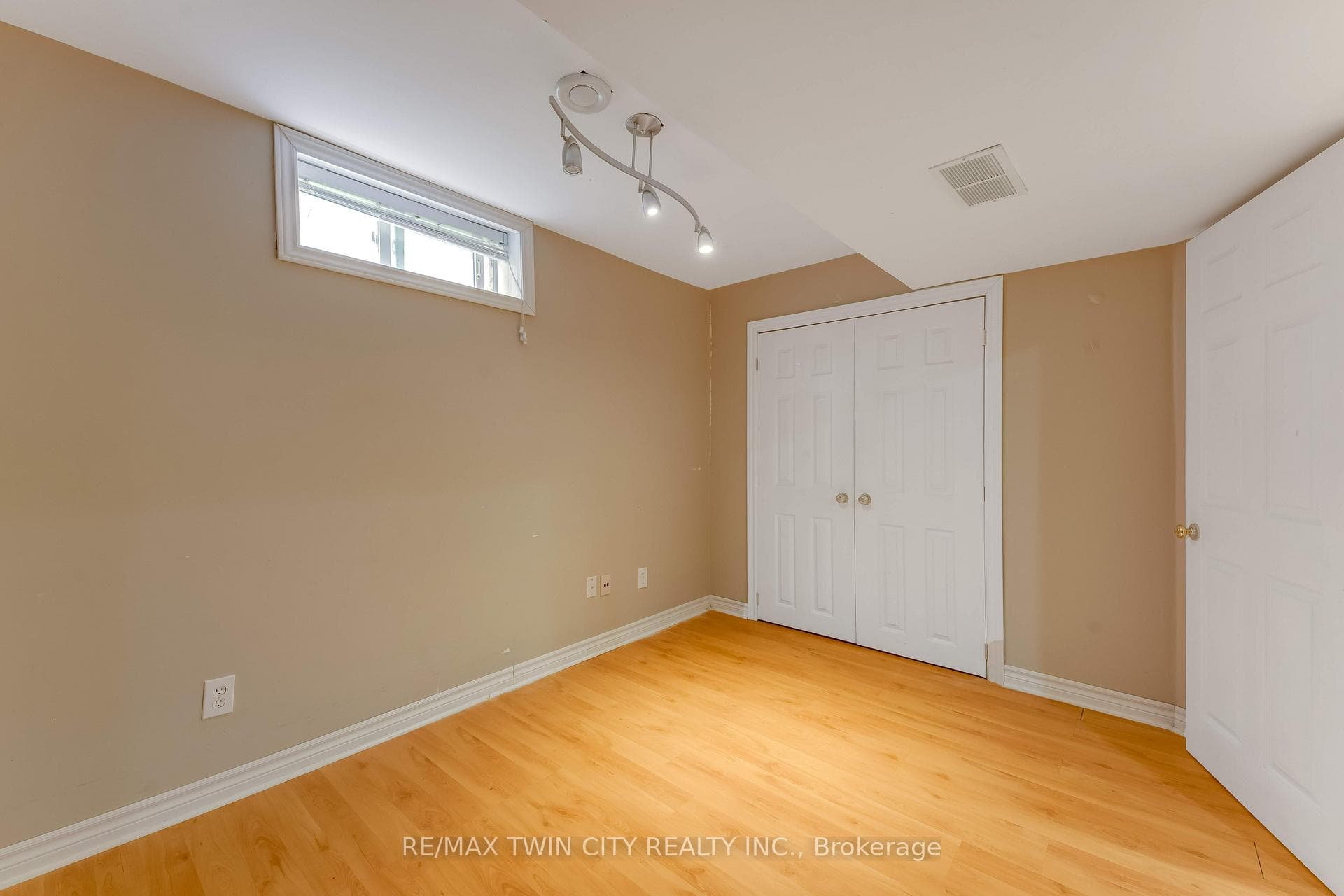 213 Grey Fox Drive photo 32