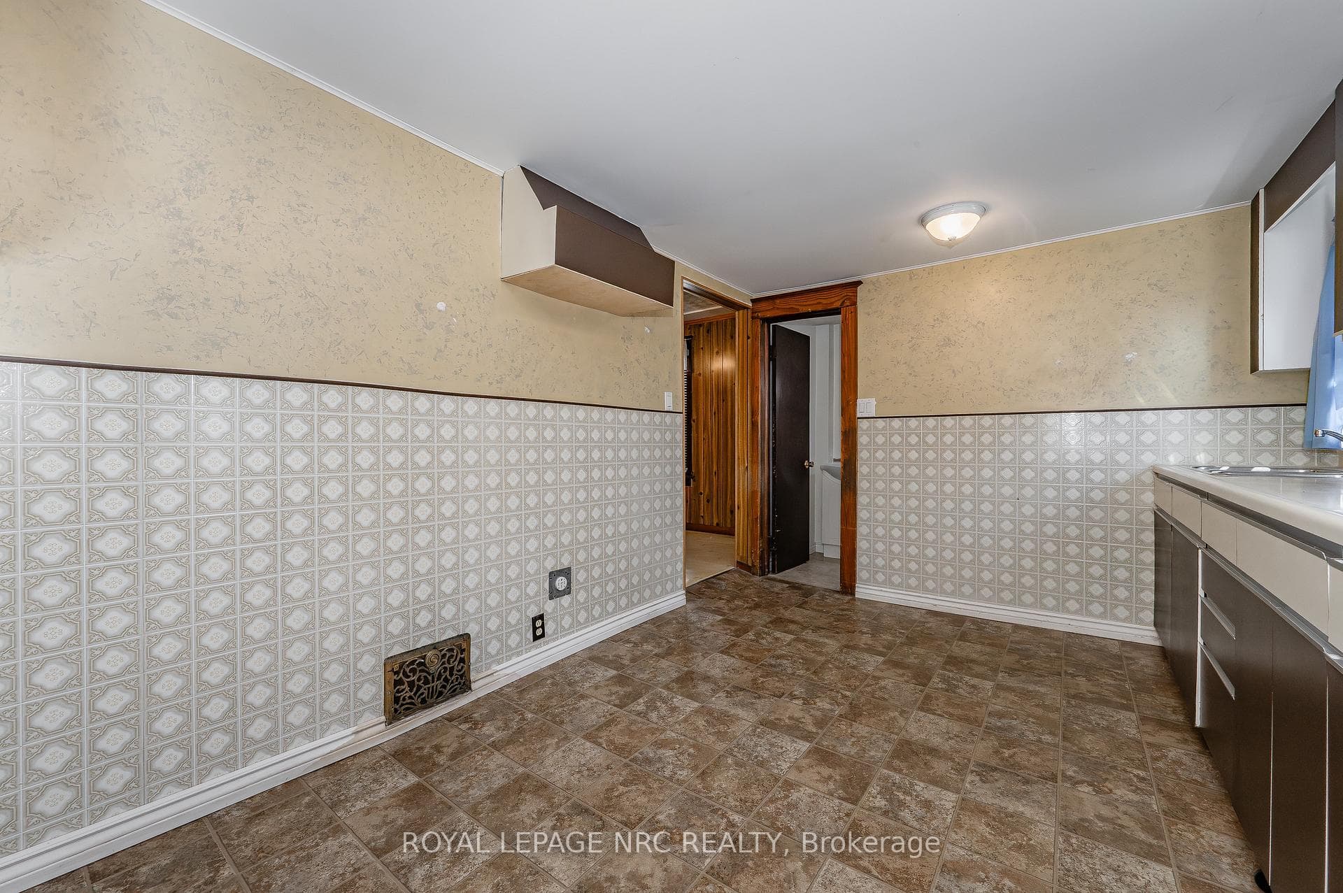 217 Mitchell Street photo 18
