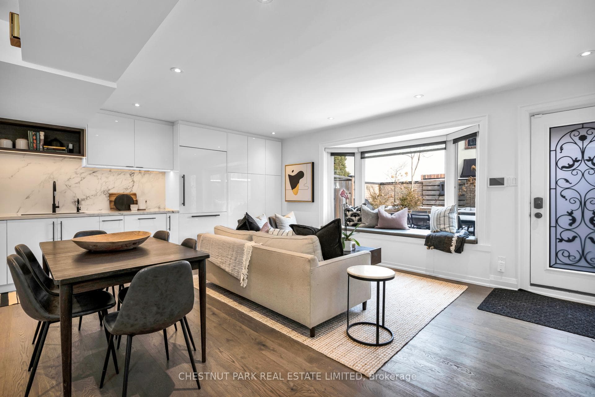 70 Shaftesbury Avenue Unit 3 photo 4