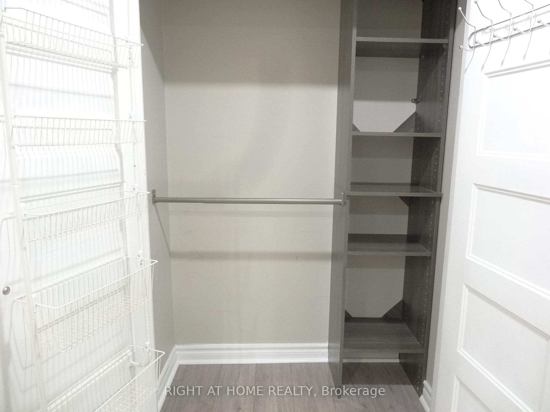 Bedroom - Double Closet w/ organizers