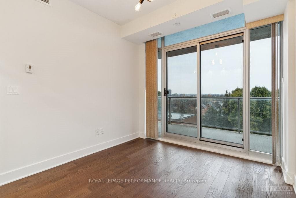 255 BAY Street Unit 813 photo 14