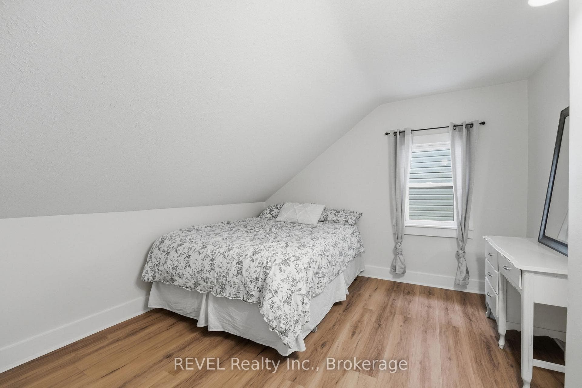 75 Grove Street photo 25