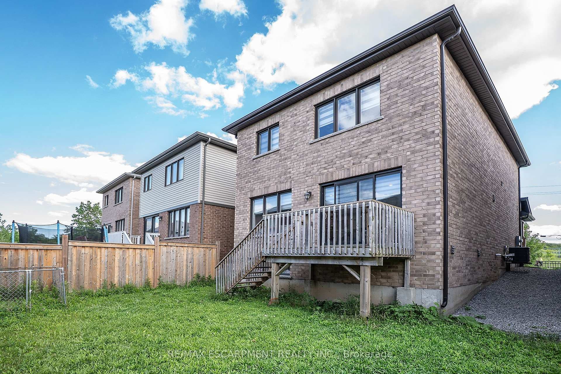 32 Hedges Crescent photo 20
