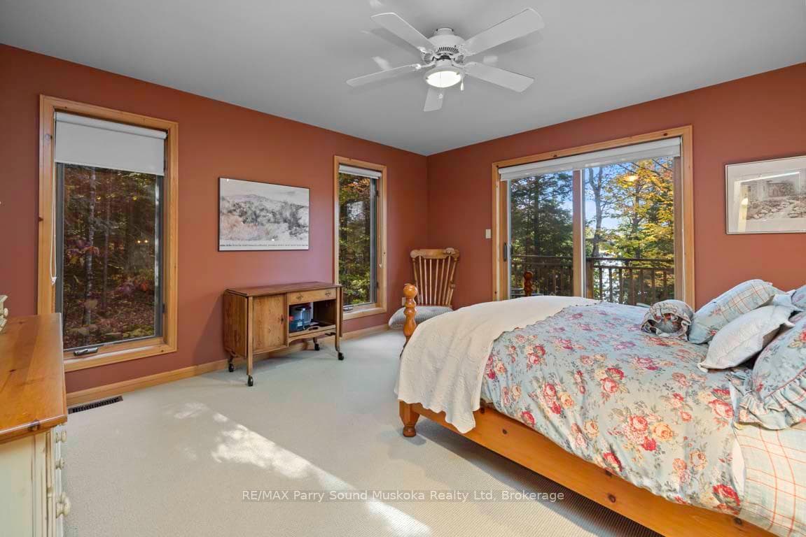 Primary bedroom wing with Lakeviews