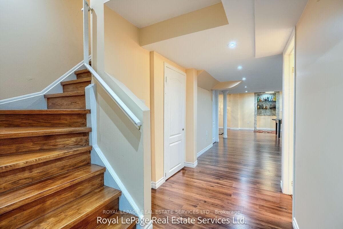 5543 Doctor Peddle Crescent photo 32