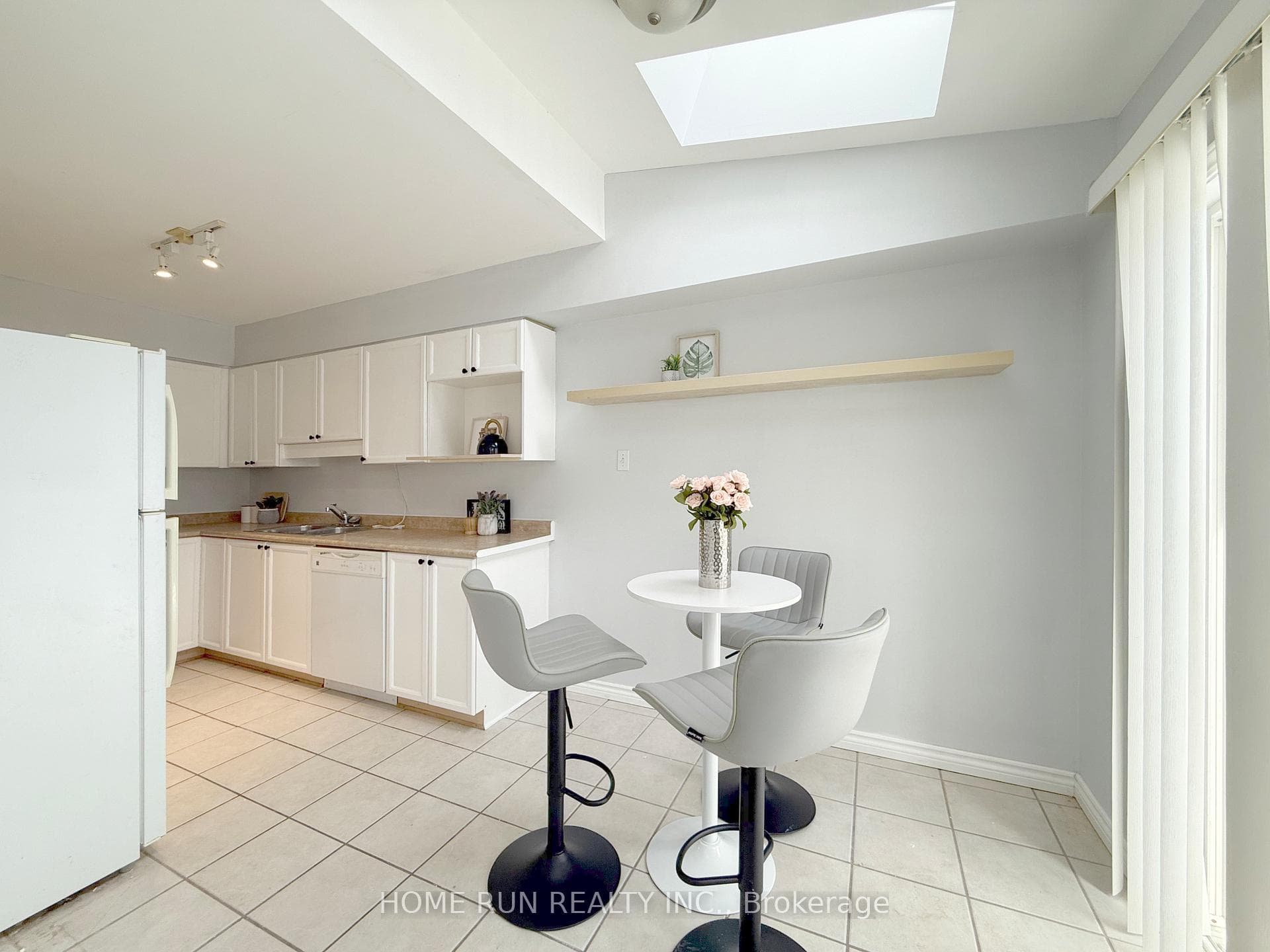 95 Hemlo Crescent photo 12