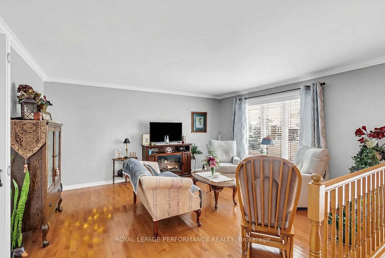 220 Dunbar Avenue photo 9