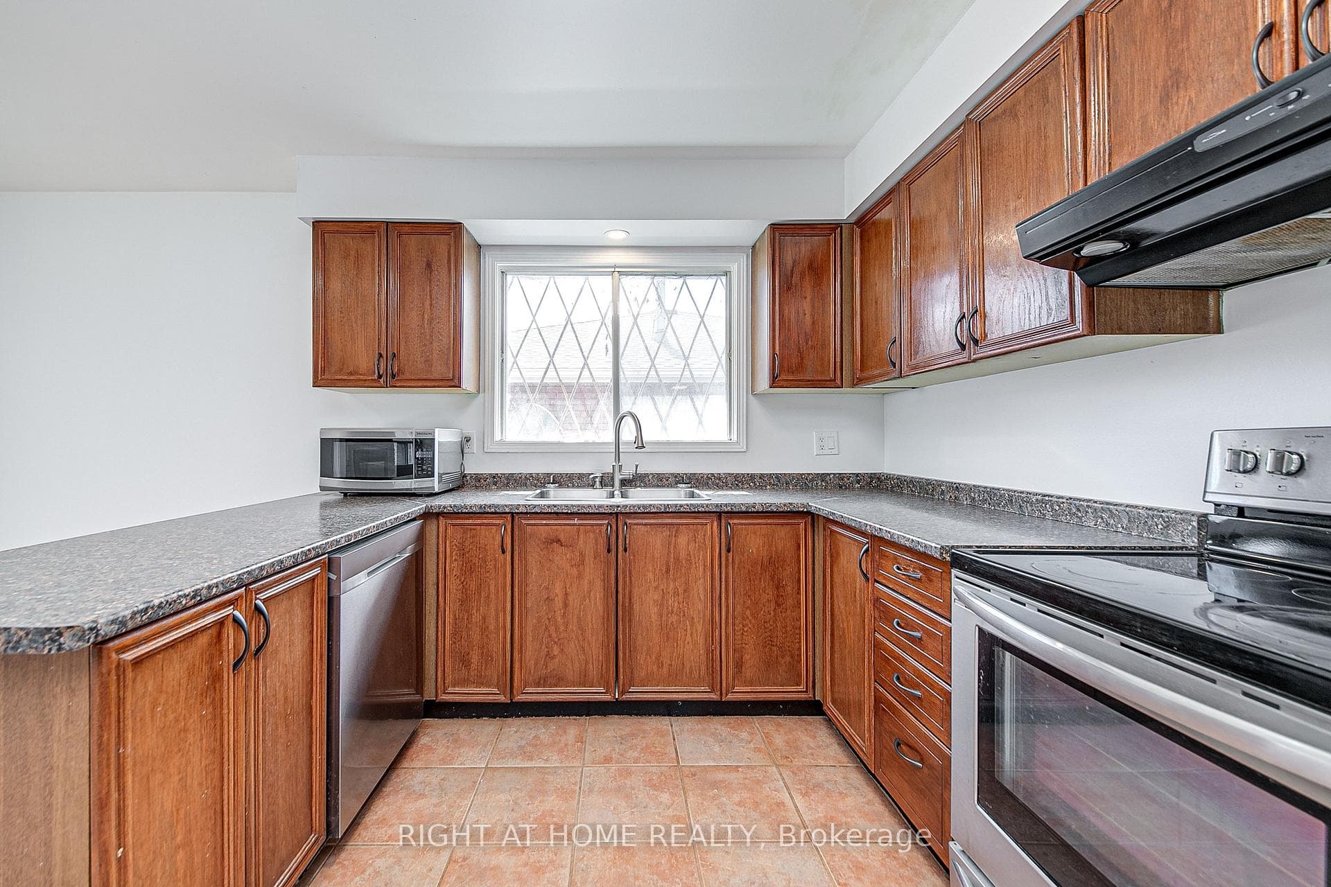 205 Anne Street photo 11