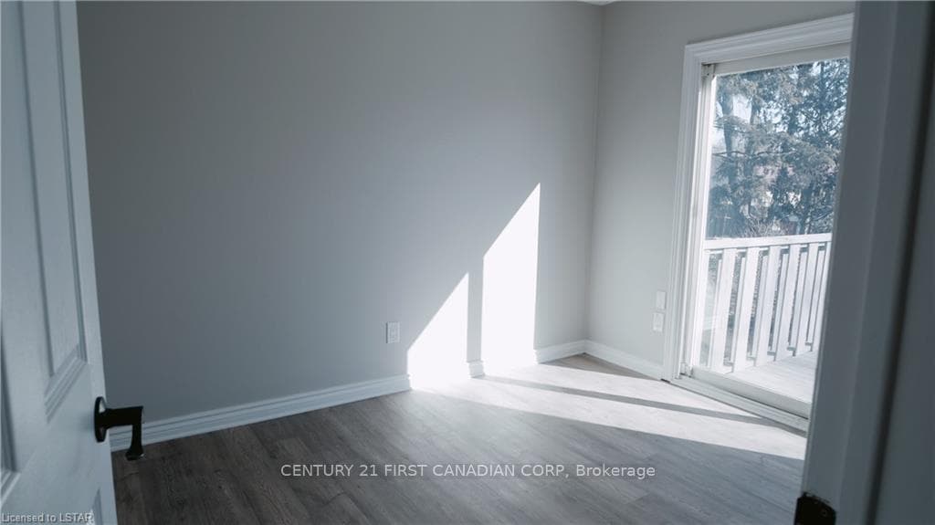 1072 JALNA Boulevard Unit MAIN photo 10